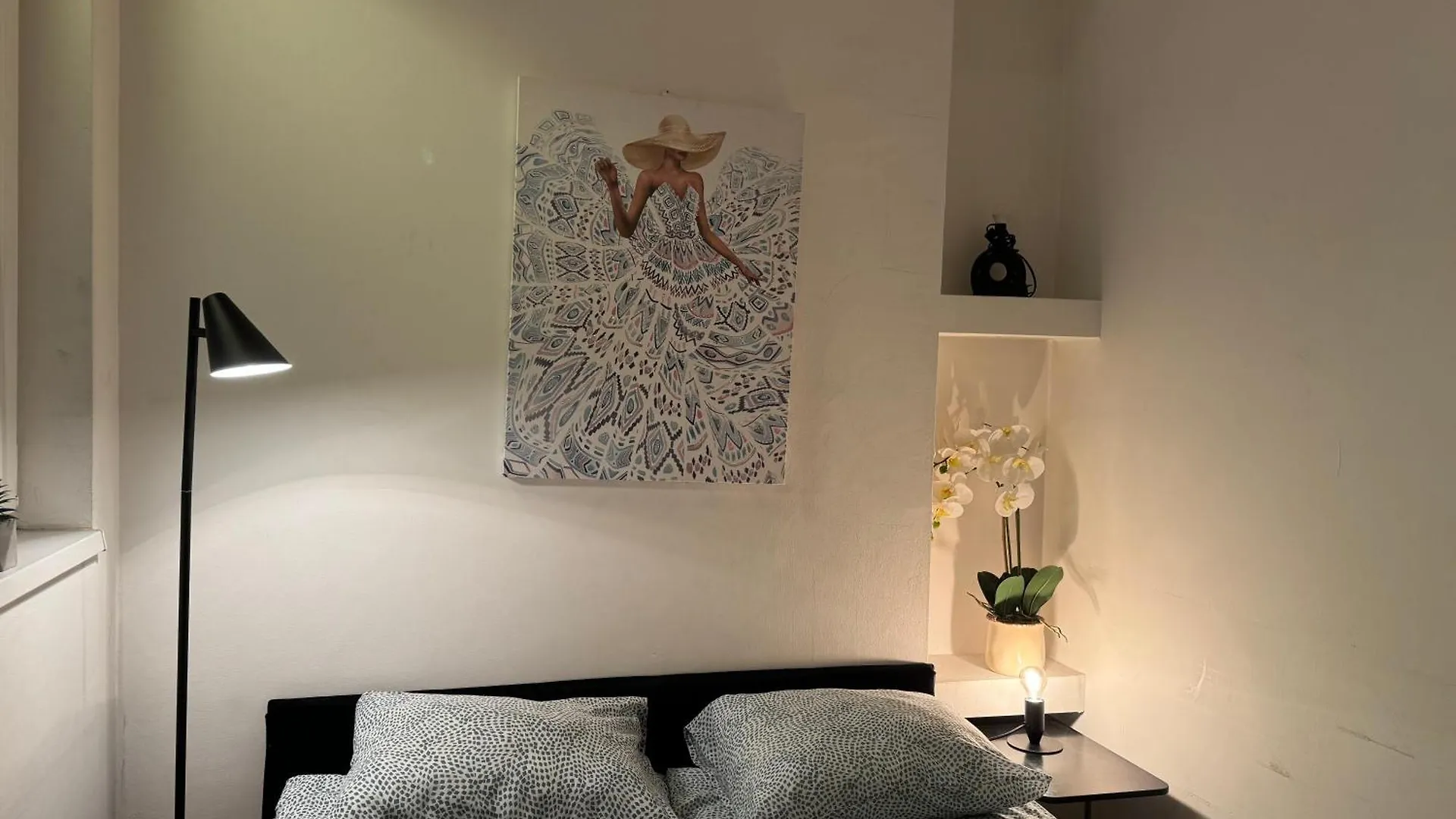 Stylish Apartment By The Vigszinhaz Theater Budapeşte