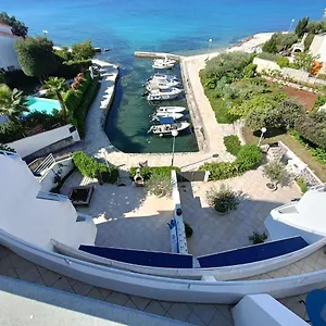 https://apartmani-sollei.hotelinzadar.com