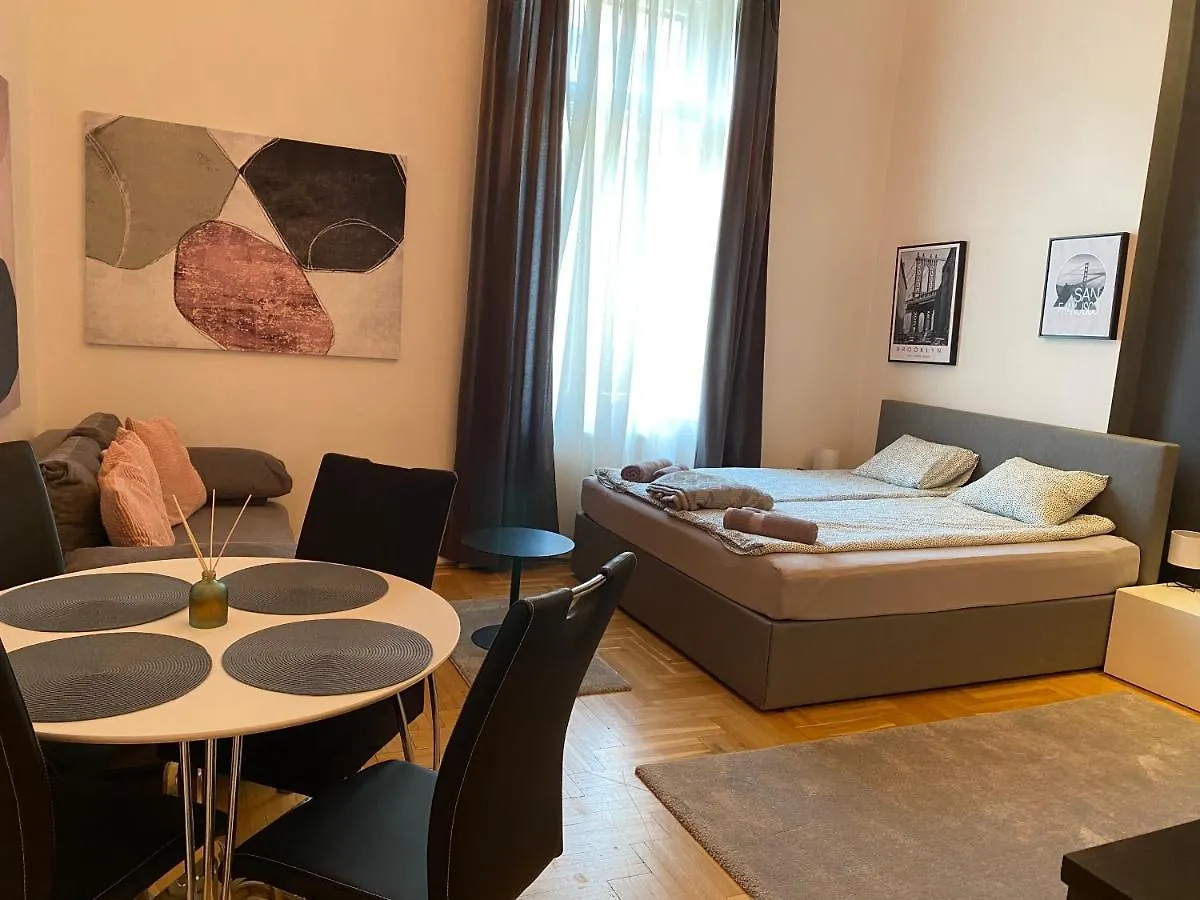 Stylish Apartment By The Vigszinhaz Theater Budapest Hungary