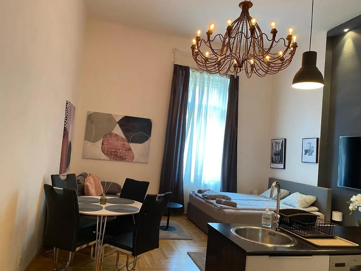 Stylish Apartment By The Vigszinhaz Theater location