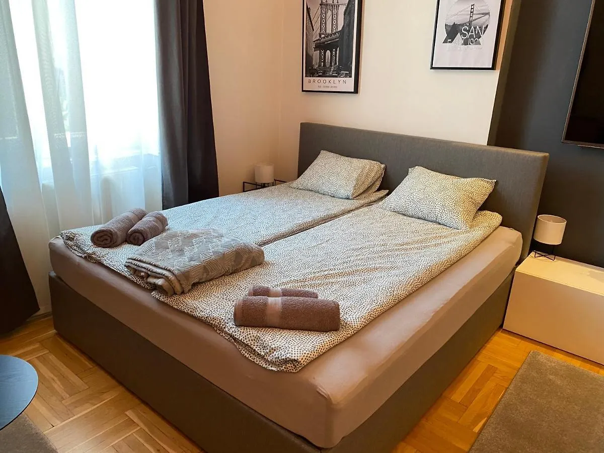 Stylish Apartment By The Vigszinhaz Theater Budapest
