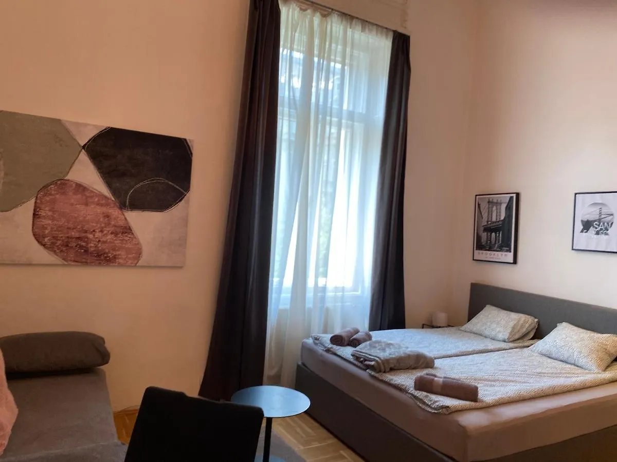 Stylish Apartment By The Vigszinhaz Theater Budapest