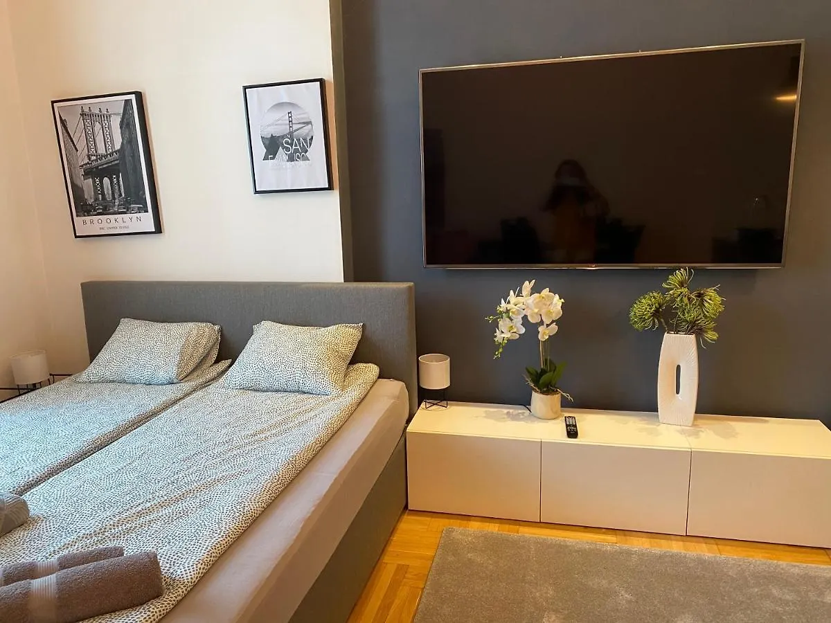 Stylish Apartment By The Vigszinhaz Theater Budapest Hungary